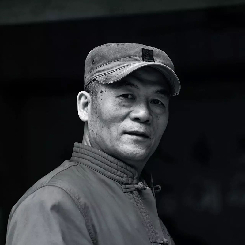 风流潇湘 | 肖建新作品艺术家照片
