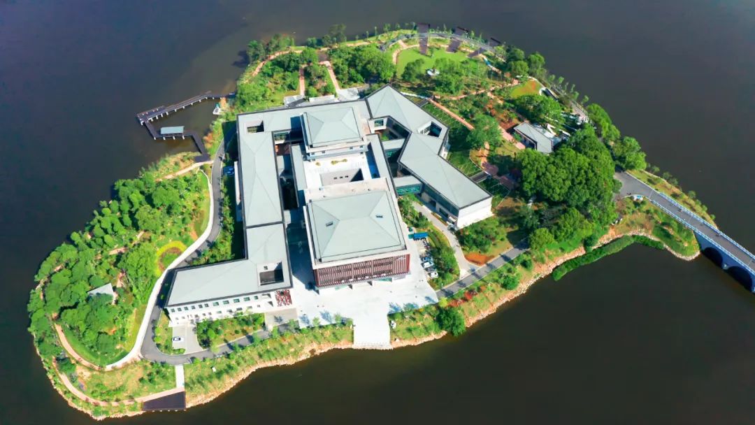 施工公告 | 螺蛳岛实施地面喷漆，所有车辆限制上岛！